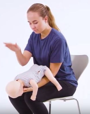 Resuscitační model miminka Laerdal Little Baby QCPR Gordonův manevr II